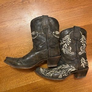 Womens short cowgirl boots Corral